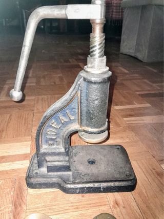 Máquina Ideal forrar botones. Años 50.