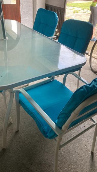 Sombrilla + mesa + 6 sillas azules