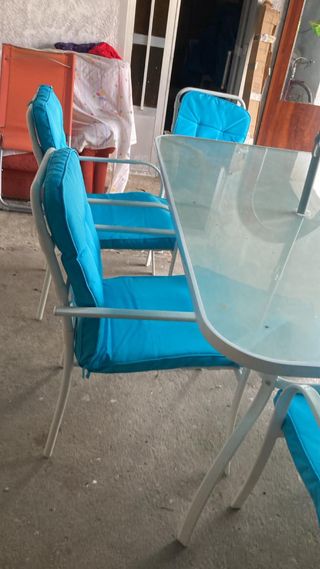 Sombrilla + mesa + 6 sillas azules
