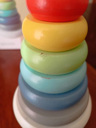 Pirámide anillas madera niños