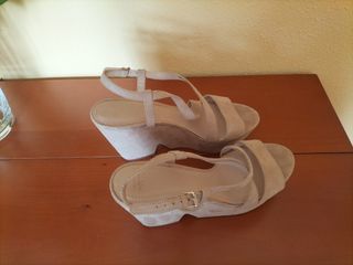 Sandalias cuña ante beige