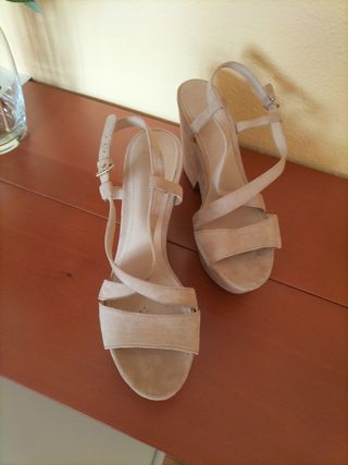 Sandalias cuña ante beige