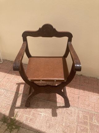 Silla Antigua de Madera