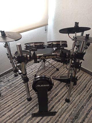 Batería electrónica Alesis Surge Mesh Kit + Sillín
