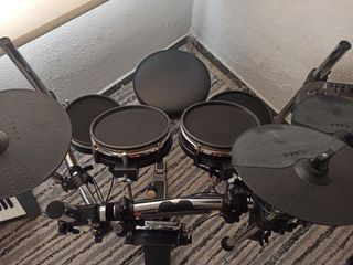 Batería electrónica Alesis Surge Mesh Kit + Sillín