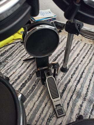 Batería electrónica Alesis Surge Mesh Kit + Sillín