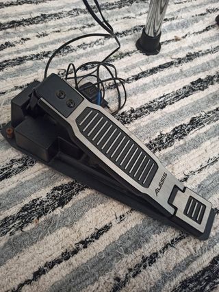 Batería electrónica Alesis Surge Mesh Kit + Sillín
