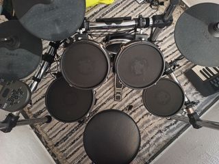 Batería electrónica Alesis Surge Mesh Kit + Sillín