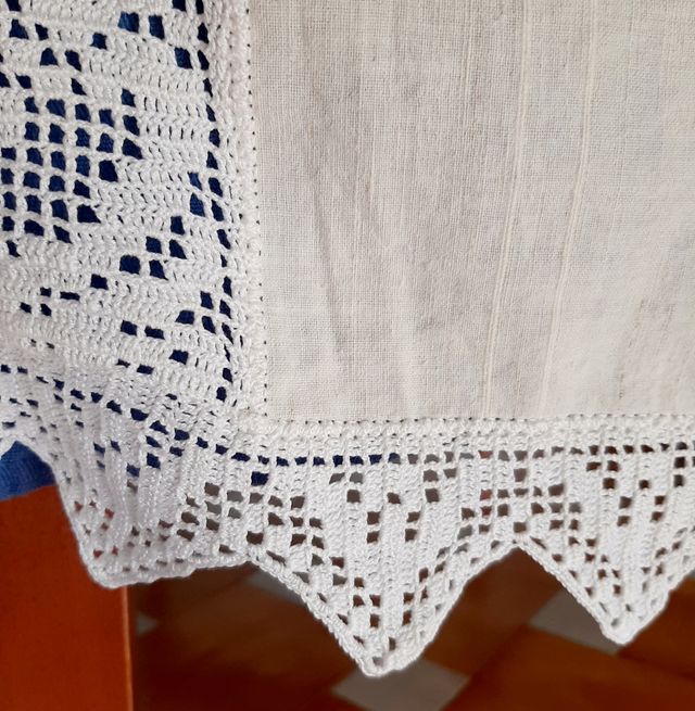 Tovaglia puro lino bianco realizzata ad uncinetto