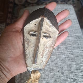 Maschera africana antica "passaporto".Lega