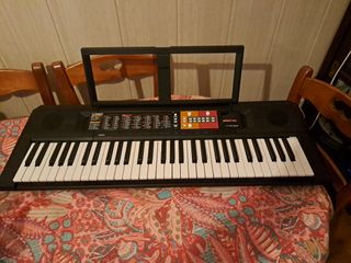 Yamaha PSR-F51 Piano teclado