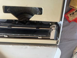 Máquina escribir Olivetti antigua