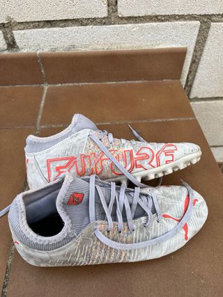 Zapatillas Puma grises y multicolor