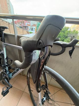 Bicicleta Bianchi Aria E-Road