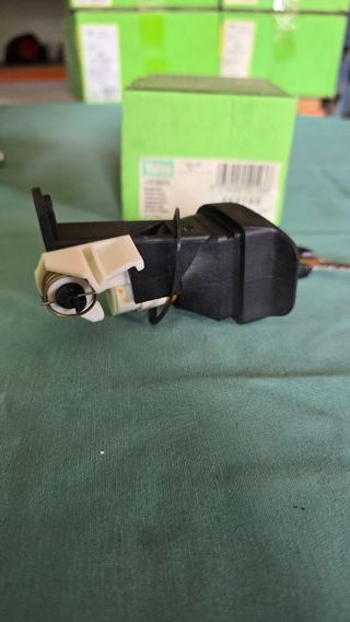 Cerradura puerta Peugeot 106 Valeo