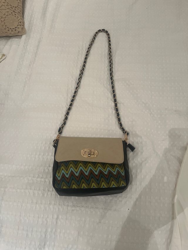 Bolso negro y multicolor