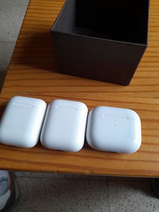 3 estuches Airpods originales Apple