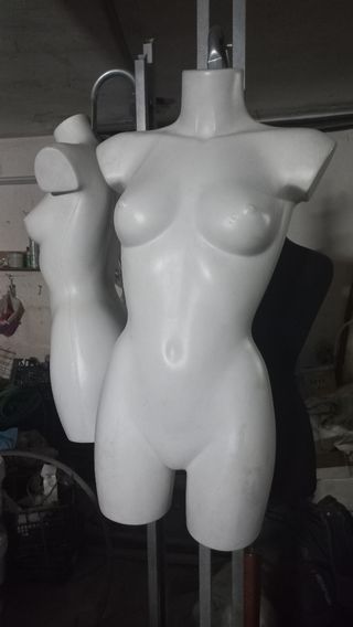 Manichino donna per negozio con sostegno