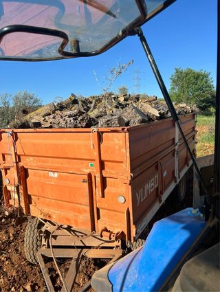 Se vende leña de olivo. 0,14 Centimos.