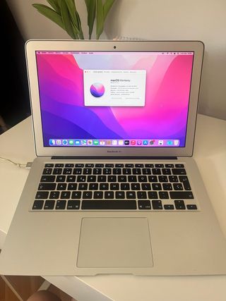 MacBook Air Plata + su cargador  PRECIO NEGOCIABLE