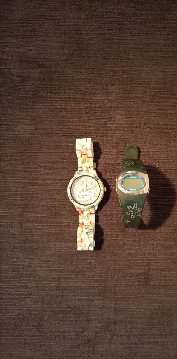 2 relojes deportivos de pulsera