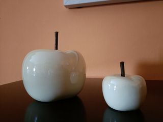 2 Manzanas Decorativas Cerámica Beige