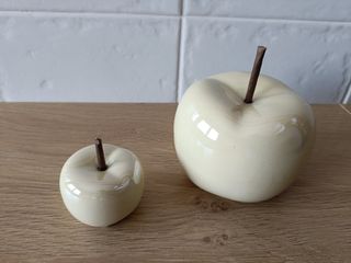 2 Manzanas Decorativas Cerámica Beige