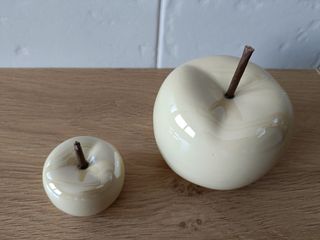 2 Manzanas Decorativas Cerámica Beige