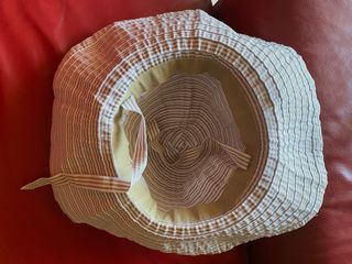 Sombrero playa beige y blanco