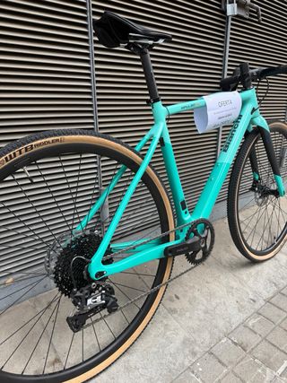 Bicicleta Gravel Bianchi Impulso Pro
