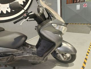 Suzuki Burgman 200cc. PANTALLA O CUPULA