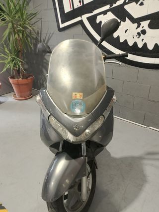 Suzuki Burgman 200cc. PANTALLA O CUPULA