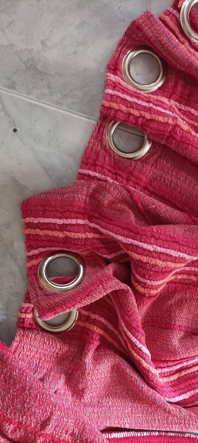 46-DOS Cortinas gruesas rojas