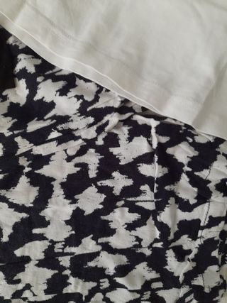 Lote de 3 prendas: pantalón y 2 camisetas talla S