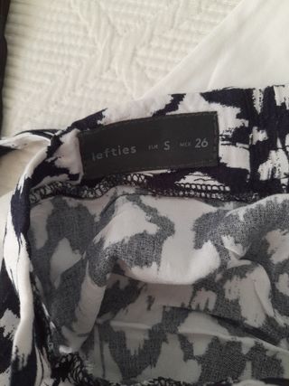 Lote de 3 prendas: pantalón y 2 camisetas talla S