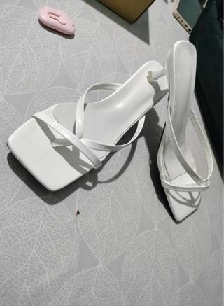 Tacones blancos de tiras