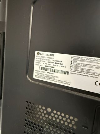 TV LG 32" - Televisor Negro