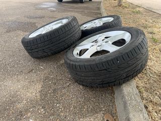 3 ruedas seminuevas y llantas