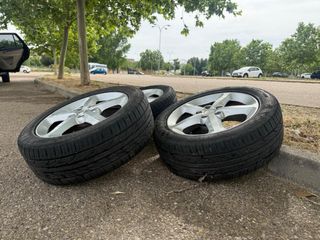 3 ruedas seminuevas y llantas