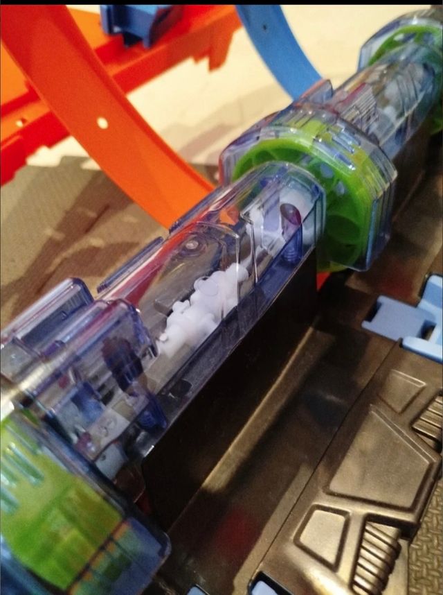 Hot Wheels Triple Looping Pista