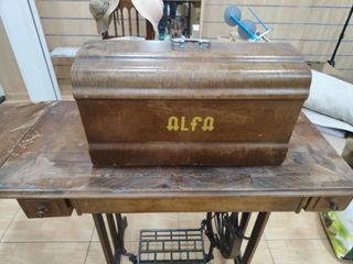 Máquina coser Alfa antigua