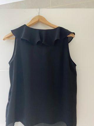 Blusa Zara negra volantes - M