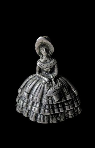 Campana victoriana: figura mujer