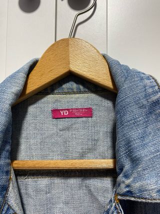 Chaqueta vaquera con tachuelas