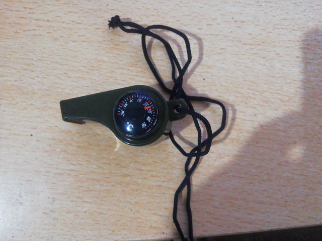 Silbato brújula militar nuevo