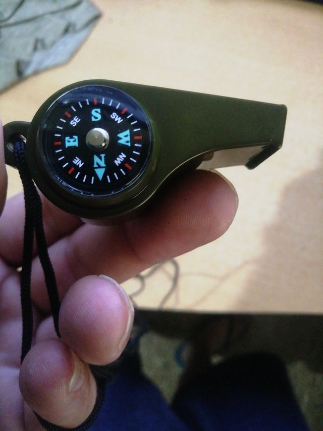 Silbato brújula militar nuevo