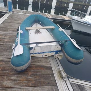 Semirrígida Zodiac - Barco auxiliar con motor