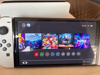 Nintendo Switch OLED blanca + juegos y maletin