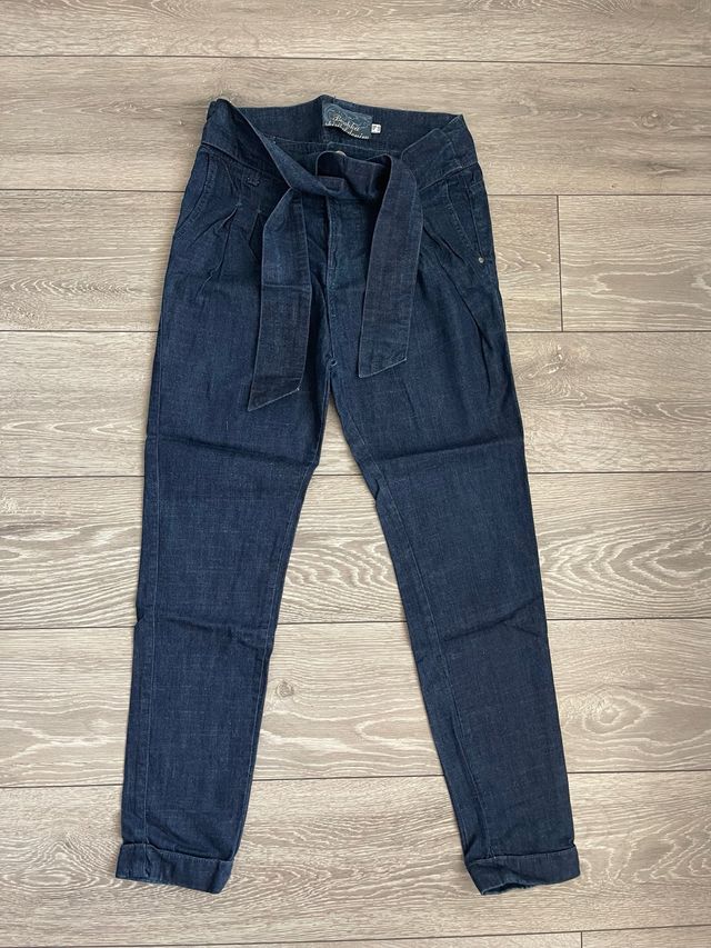 Vaqueros Bershka - Talla XS (34)