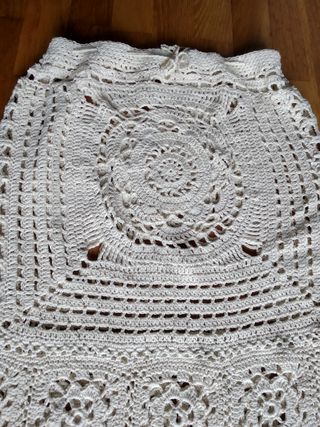 Falda crochet color arena hecha a mano.
